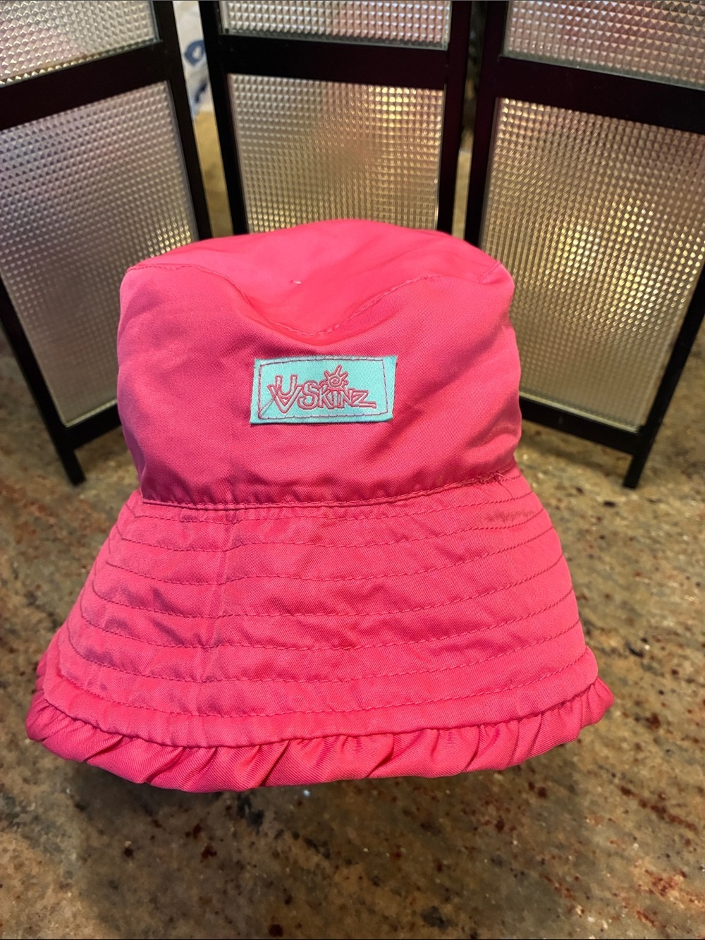 UV Skinz Reversible Bucket Hat Pink side/tropical pattern side UPF 50+, size 6